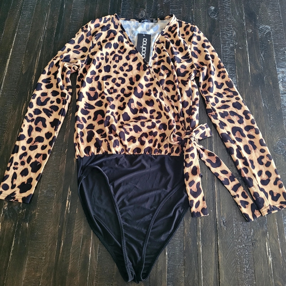 Boohoo Leopard Print Bodysuit Wrap Front Women's Size 4